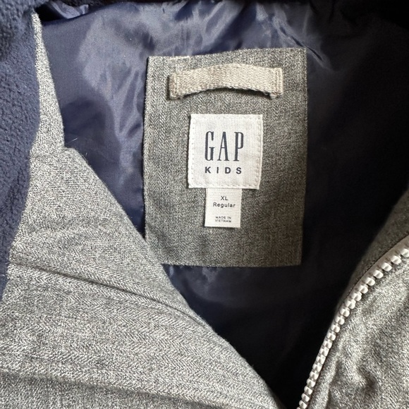 GAP kids gray puffer vest EUC (xl) - Picture 4 of 6